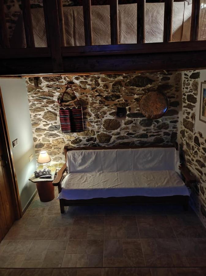 Πέτροκτιστο Σπίτι. Stone House Villa การิสโตส ภายนอก รูปภาพ
